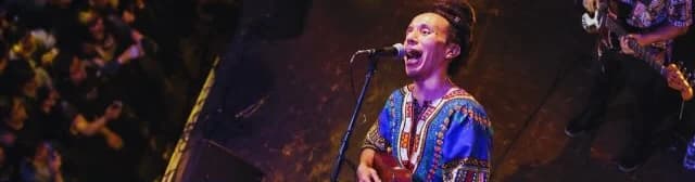 José Luis Jara cantando en vivo